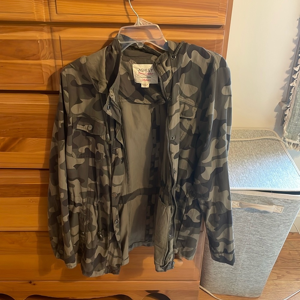 Barely used army women’s jacket
